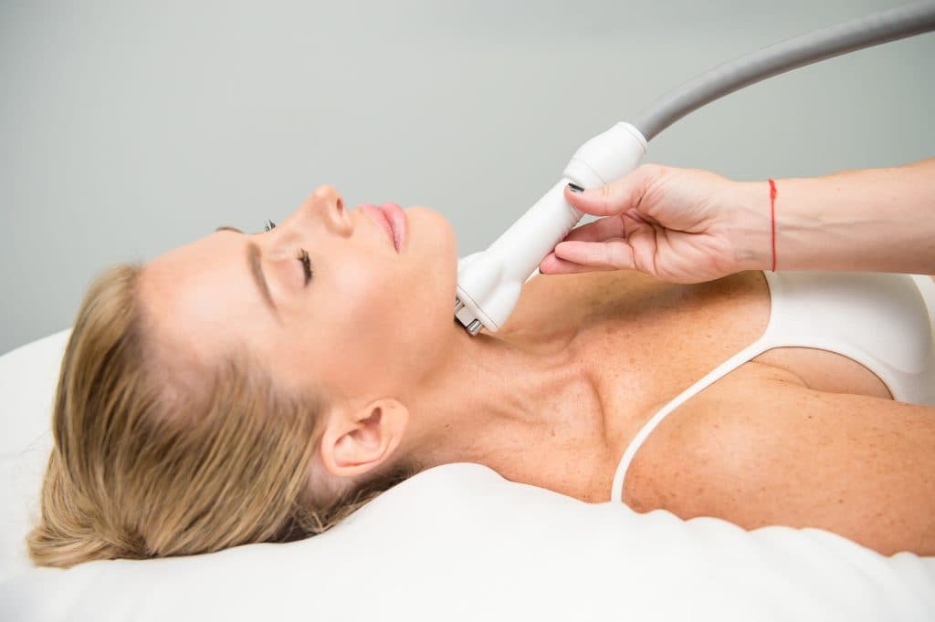 Client receiving Venus Viva DiamondPolar facial toning treatment